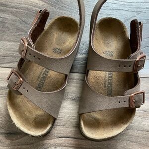 Kids Birkenstock shoes size 5-5/12 toddler
